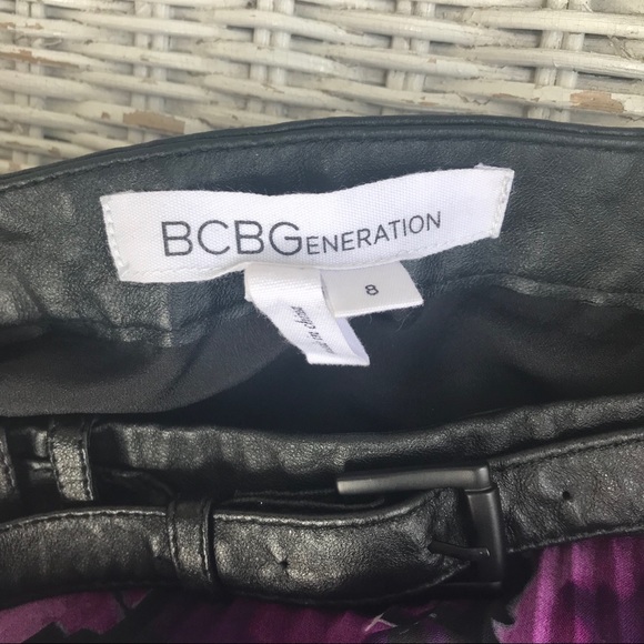 🆕NWOT {BCBGeneration} Purple Floral Micro-pleat Mini Swing Skirt • Size 8 - Picture 3 of 8